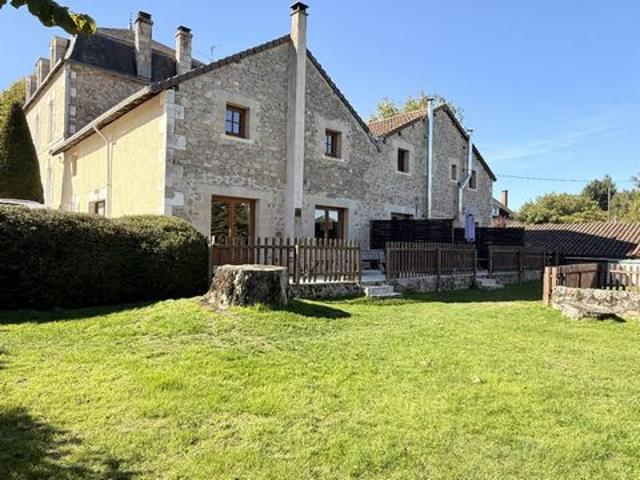 MAISON DE CARACTERE avec 3 GITES
