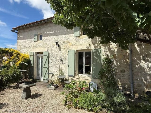 Maison de Caractère avec 5 Chambres 6 Minutes 168m² Saint Sulpice de Ruffec