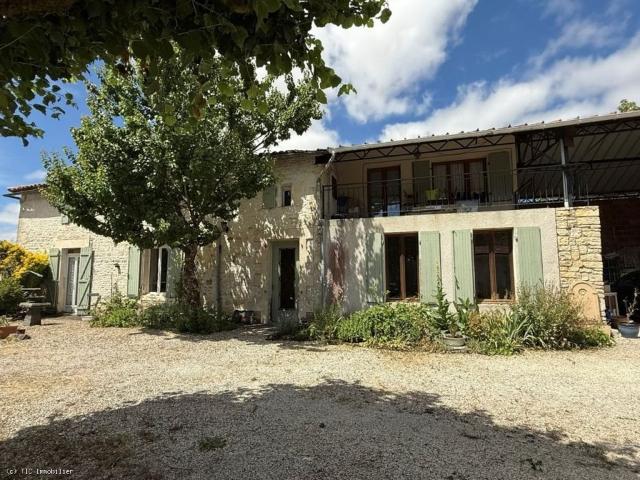 Maison de Caractère avec 5 Chambres Avec Terrain, 6 Minutes 168m² Saint Sulpice de Ruffec