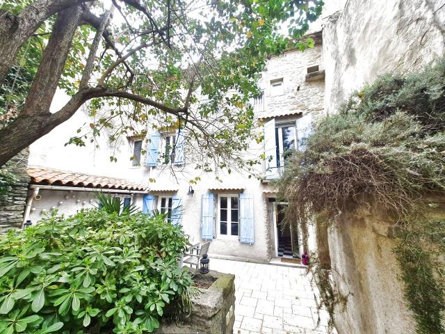 Maison de caractère avec cour de 190 m2 185 m2 habitables 4. 185m² La Livinière