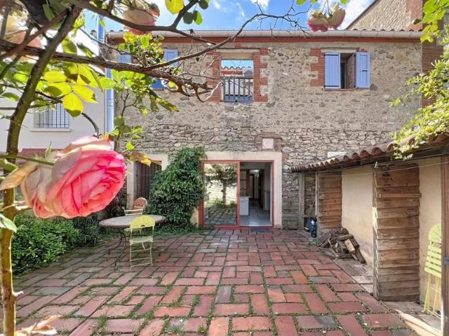 Maison De Caractère Avec Cour Et Potentiel Locatif, Saleilles