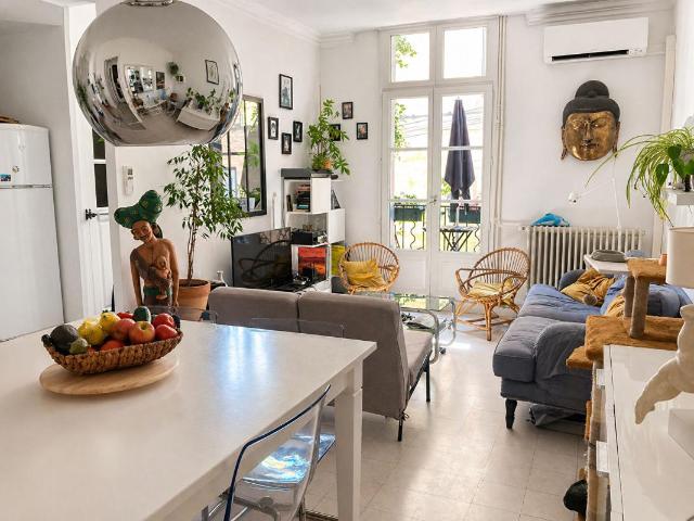 Maison de caractère avec garage,Centre de Pézenas 90m2