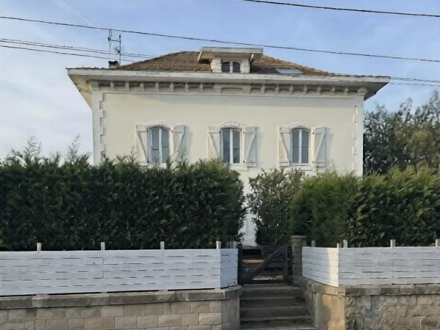 Maison de caractère avec garage et piscine Boucau