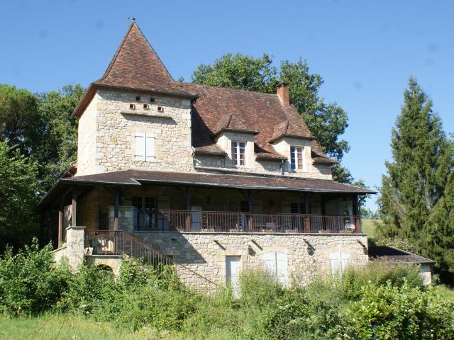 Maison de caractère avec garage sur 7291 m² de terrain avec. 215m² Bélaye