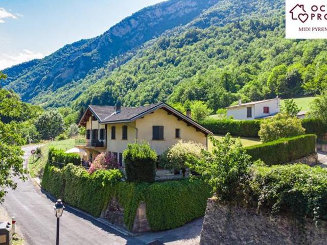 Maison de caractère avec gîte dans les Pyrénées audoises