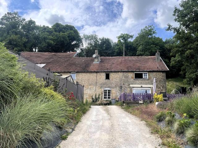 Maison de caractère avec grange et terrain