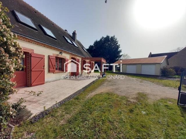 Maison de caractère avec double garage, combles aménageables et terrain