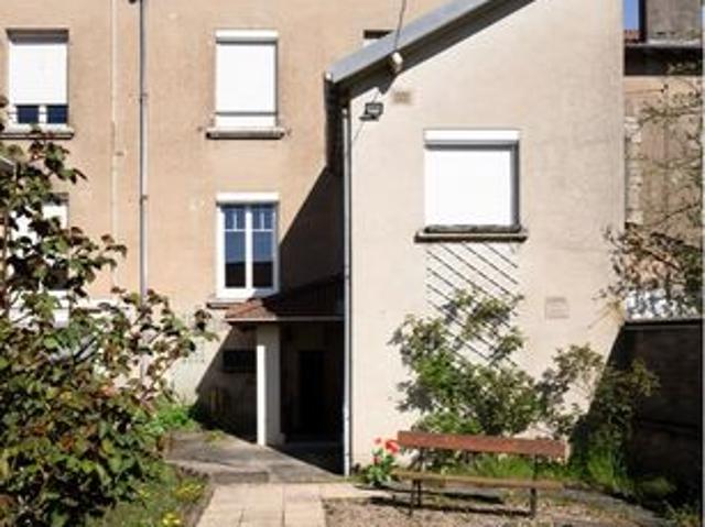 Maison de caractère avec dépendance, garage et jardin à Foug