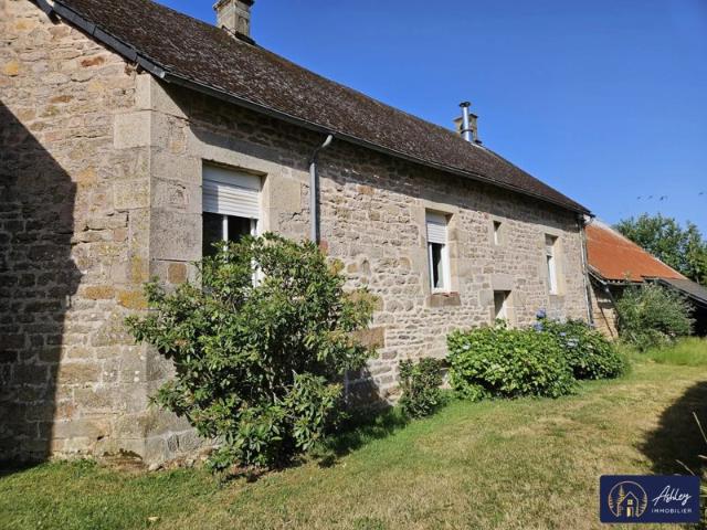Maison de caractère avec dépendances et beau jardin