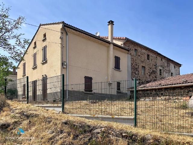Maison de caractère avec dépendances et fort potentiel