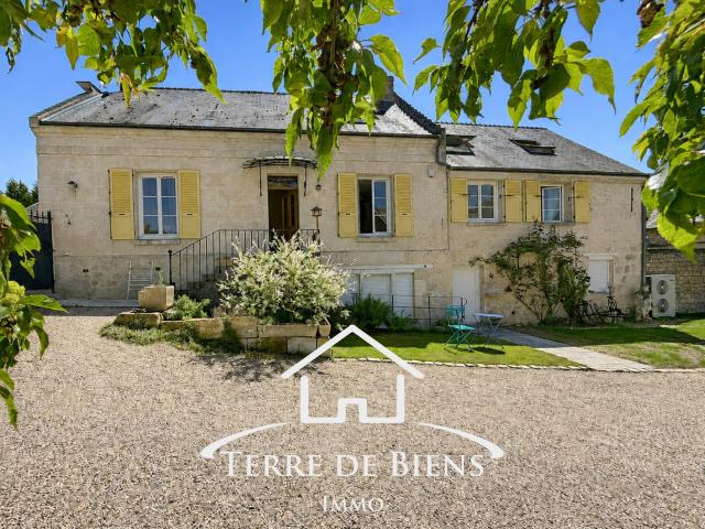 Maison de Caractère avec dépendances et jardin