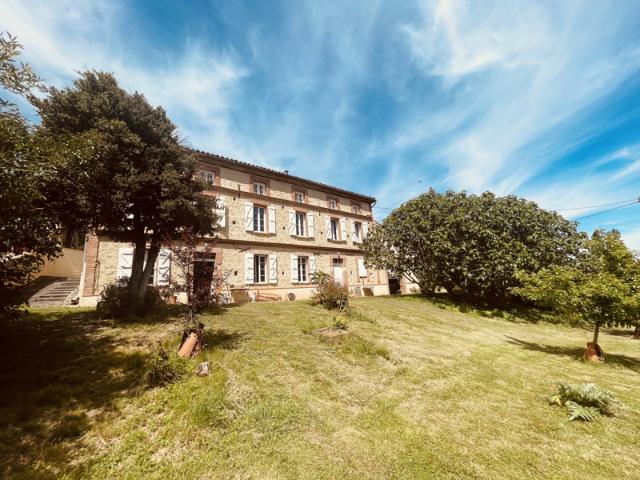 Maison de caractère avec dépendances et terrain de plus d'1