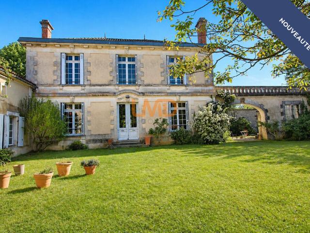 Maison de caractère avec dépendances Salignac sur Charente