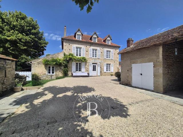 Proche Riom Maison de caractère avec dépendances 161m² Effiat