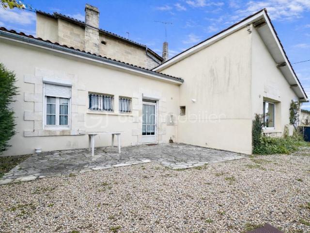 Maison de caractère avec fort potentiel + dépendance et T2 à aménager