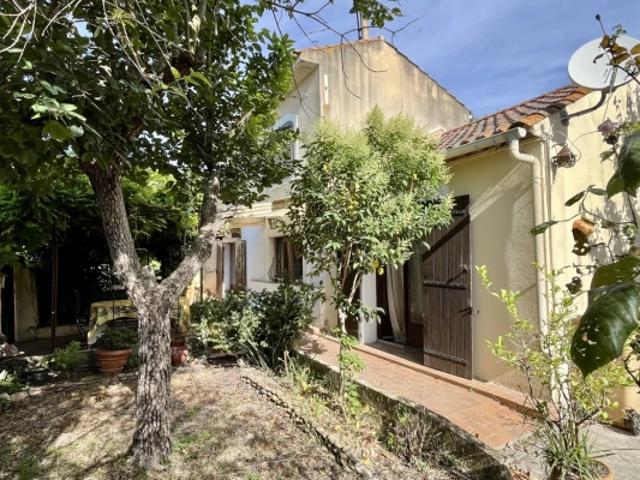 Maison de caractère avec jardin constructible et garage – Fort potentiel au Sambuc