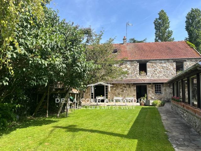 Maison de caractère avec jardin d'hiver et terrasse convivia. 174m² Dammartin En Goële