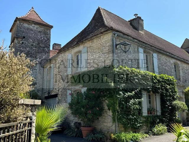 Maison de caractère avec jardin, piscine et tour en Bouriane. 164m² Thédirac