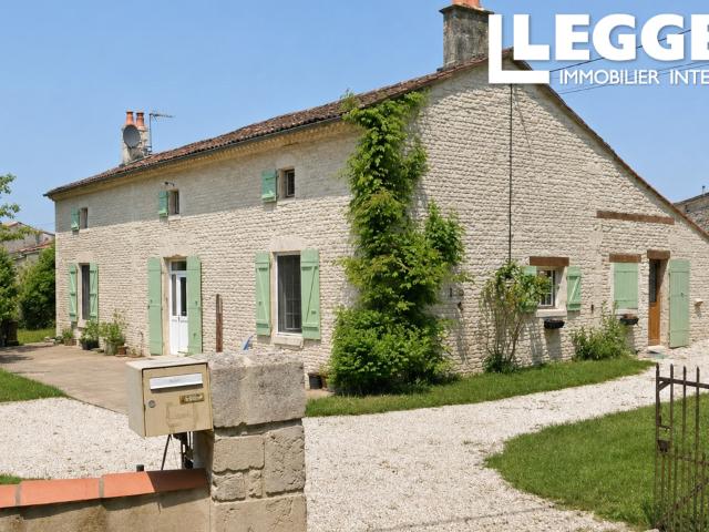 Maison de caractère avec maison d'amis et jardin clos
