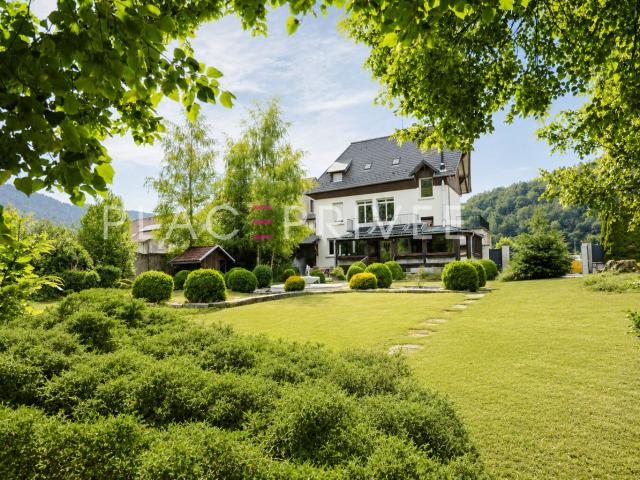 Maison de caractère avec parc paysager