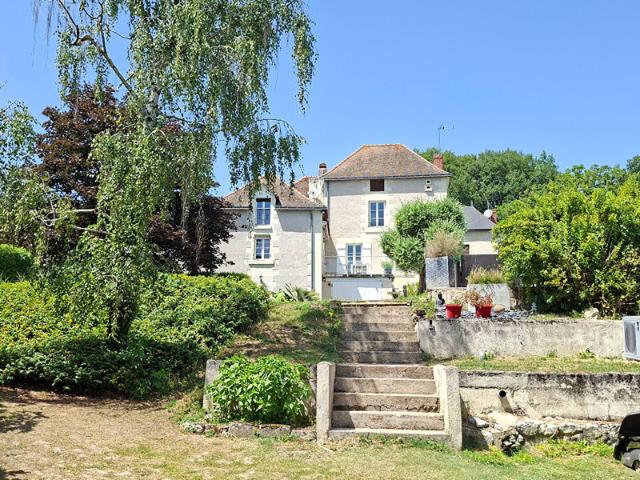 MAISON DE CARACTERE AVEC PISCINE