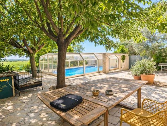Maison de caractère avec piscine, vue vignes et logement ind