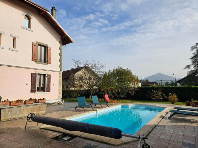 Maison de caractère avec piscine au cœur de Nangy 74380 Proche Genève