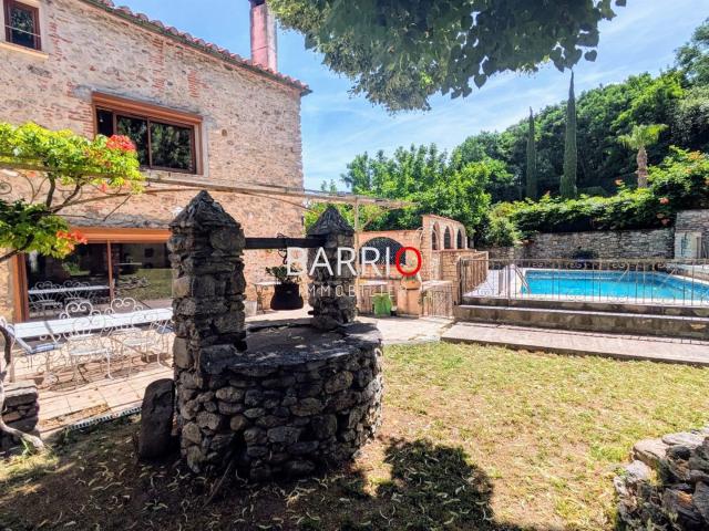 Maison de caractère avec piscine et appartement indépendant 241m² Laroque des Albères