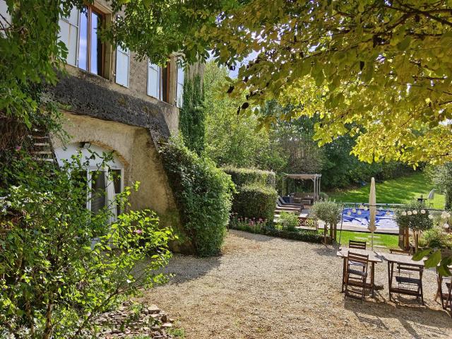 Maison de caractère avec piscine et dépendances à Promilhane. 306m² Promilhanes