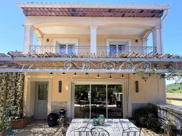 Maison de caractère avec piscine et garage à vendre à La Garde Freinet