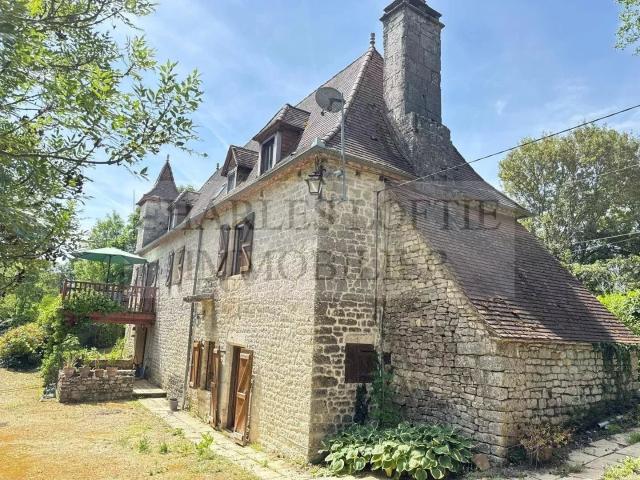 Maison de caractère avec piscine sur 2758m2 à seulement 5 mi. 200m² Montfaucon
