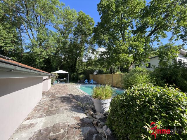 Maison de caractère avec piscine sur 8,42 ares Mulhouse Dornach