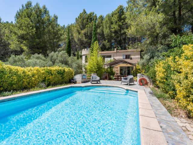 Maison de caractère avec tour en pierre 160 m2 sur 6 000 m