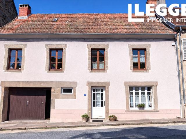 Maison de caractère avec un joli jardin au cœur de la charmante petite ville de Felletin