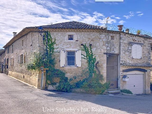 Maison de caractère avec vue panoramique et maison indépenda. 239m² Uzès