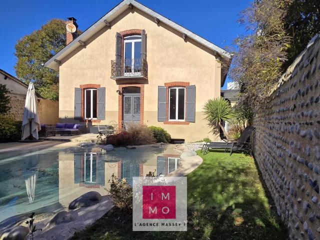 MAISON DE CARACTERE A DEUX PAS DE LA PLACE MARCADIEU !