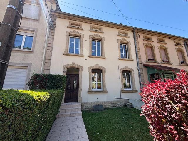 Maison de caractère à fort potentiel 8 pièces et jardin Rossela