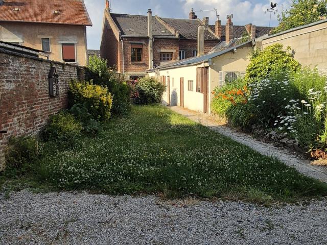 Maison de caractère à louer Crécy sur Serre 02