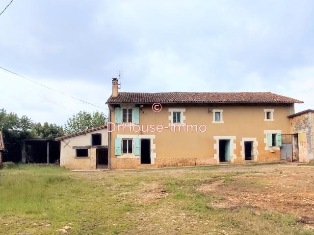Maison de caractère à rénover 326 m² avec dépendances, forage et fort potentiel