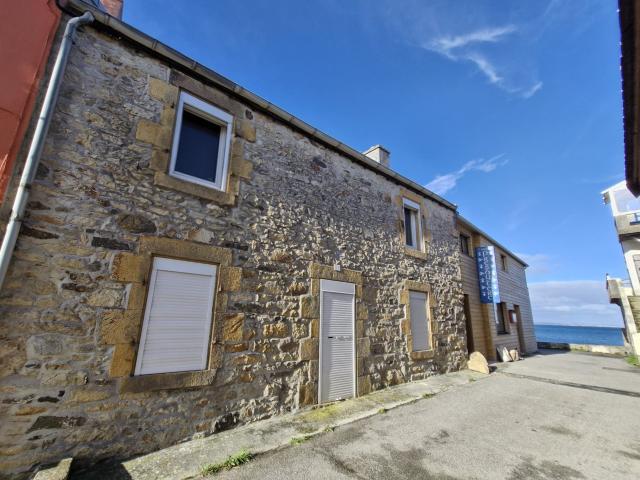 Maison de caractère à rénover, les pieds dans l'eau 94m² Crozon