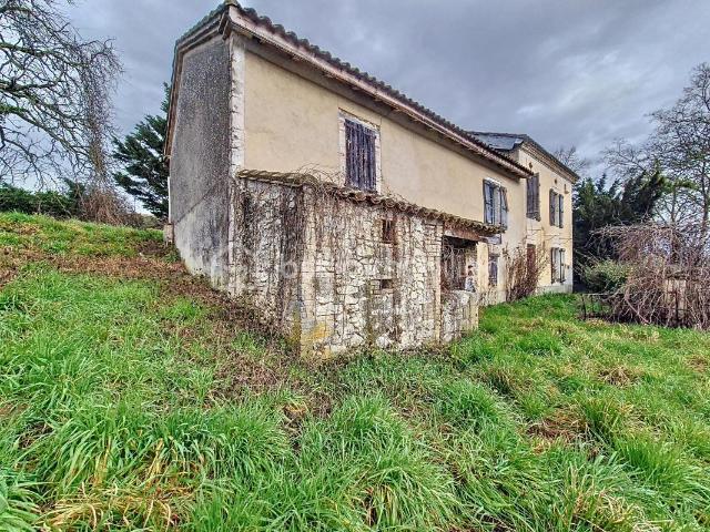 Maison de caractère à rénover – Seulement 76500 € !