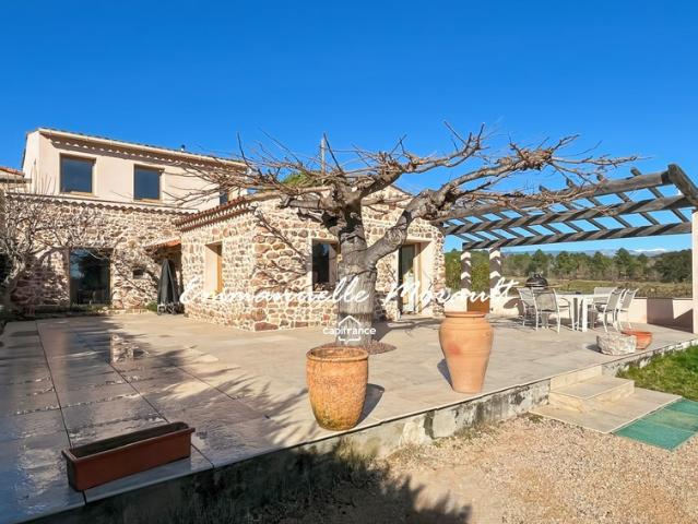Maison de caractère à vendre 4 pièces BAGNOLS EN FORET 83