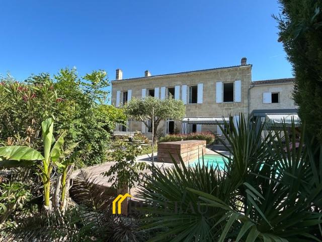 Maison De Caractere Beau Jardin Dependance Piscine 246m² Saint André de Cubzac