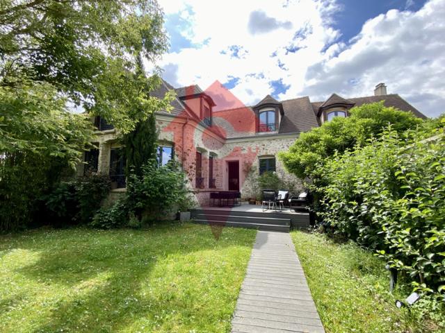 Maison de caractère centre d' Orgeval