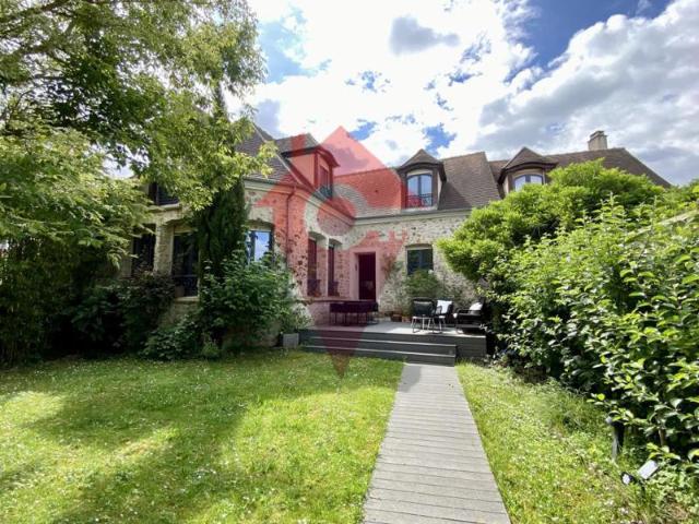 Maison de caractère centre d' Orgeval