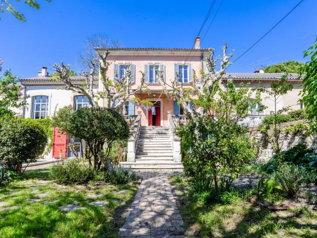 Maison de caractère du Xixᵉ avec piscine aux portes du centr. 212m² Avignon