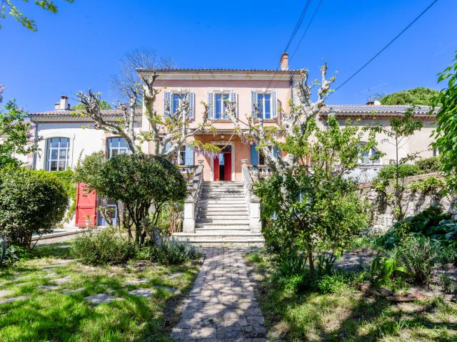 Maison de caractère du XIXᵉ avec piscine aux portes du centre historique