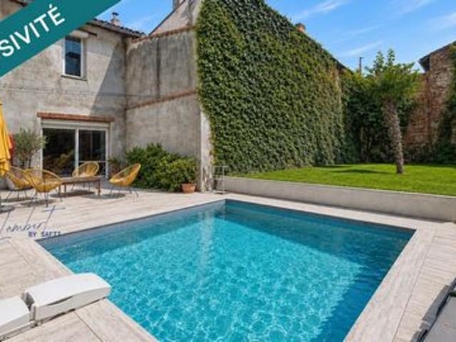 Maison de caractère du XIXe siècle avec piscine, double garage et dépendances centre de Villemur sur Tarn