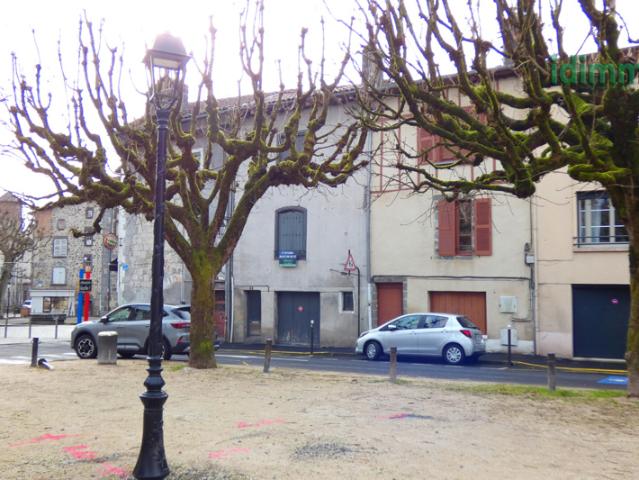 MAISON DE CARACTERE DANS LE CENTRE HISTORIQUE D AURILLAC