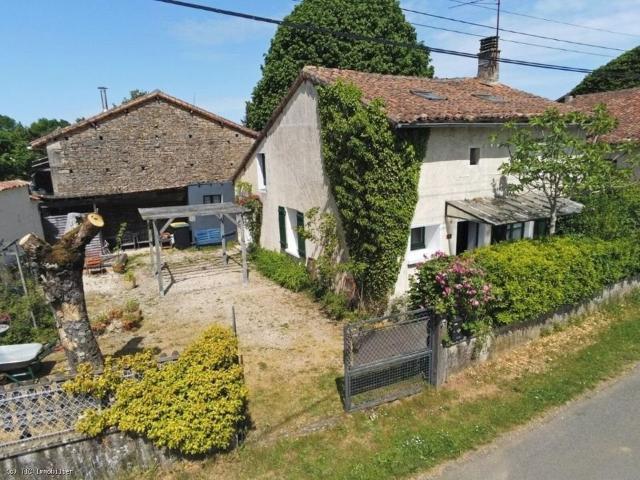 Maison De Caractère Dans Un Hameau Tranquille Proche de 78m² Nanteuil en Vallée